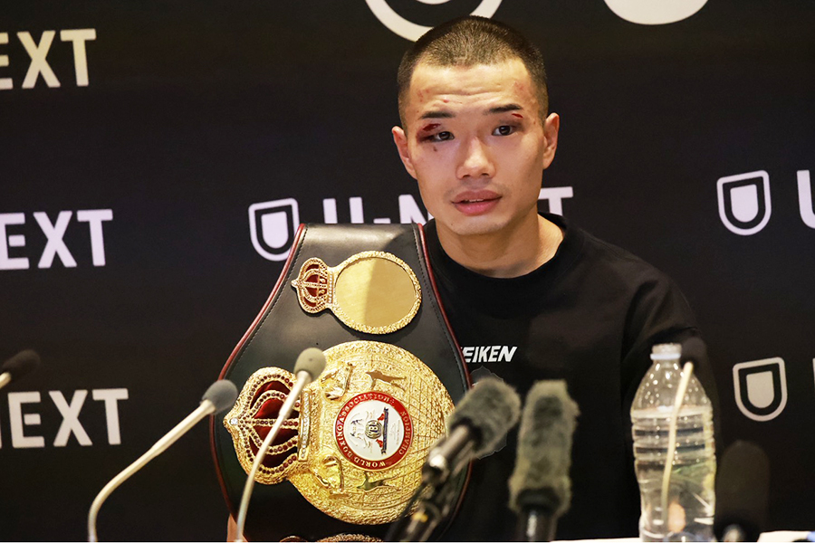 比嘉に判定勝ちし、会見に出席した増田陸【写真:山口比佐夫】