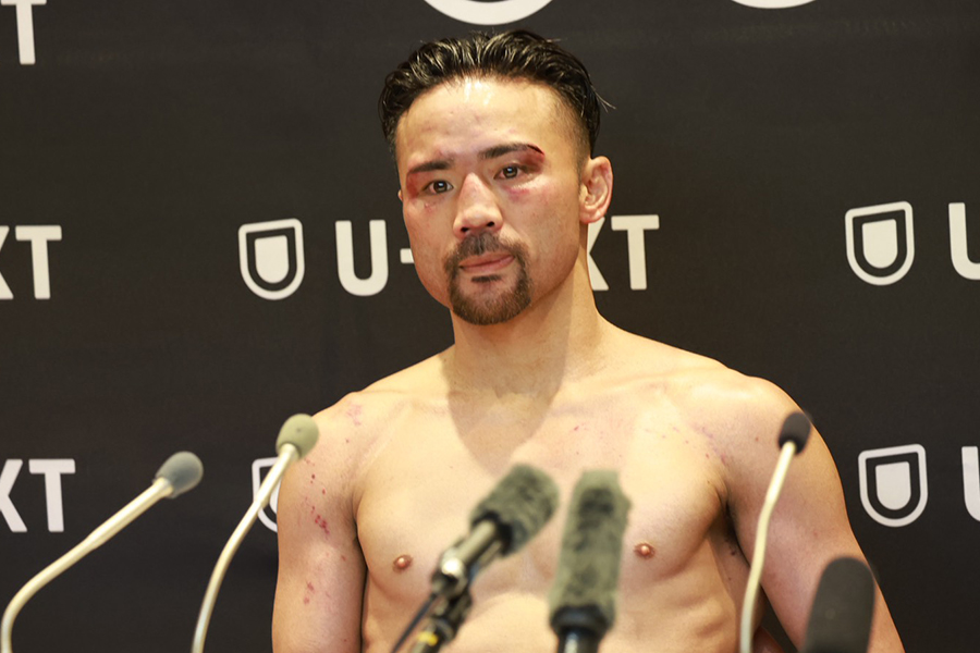 判定負け後、会見に出席した比嘉大吾【写真:山口比佐夫】