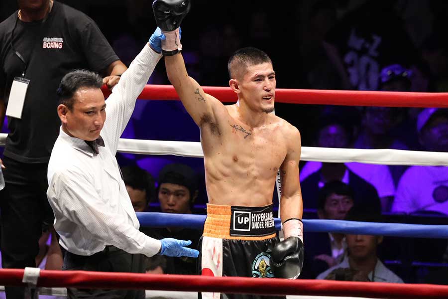 ヘルラン・ゴメスに5回2分33秒でTKO勝ちした秋次克真【写真:山口比佐夫】