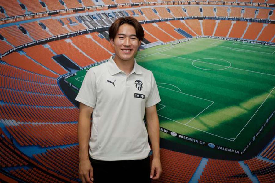 バレンシアに移籍した佐藤龍之介【写真:REX/アフロ】
