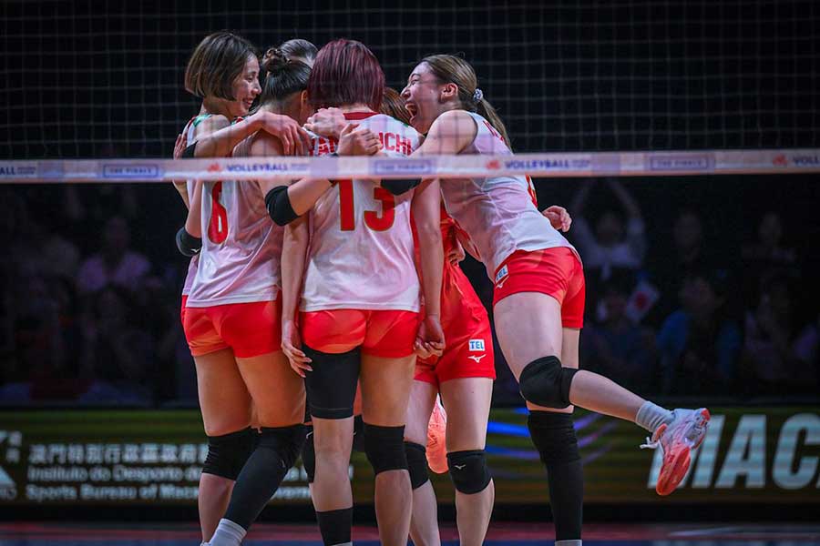 ブラジルと対戦したバレーボール女子日本代表【写真:Volleyball World提供】