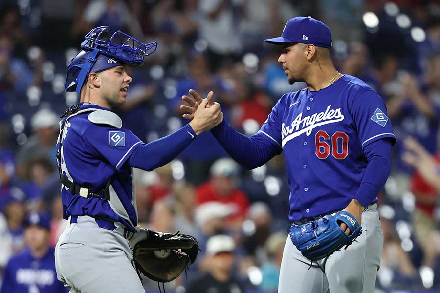 フィリーズ戦に出場したドジャースのラッシング(左)【写真:ロイター】