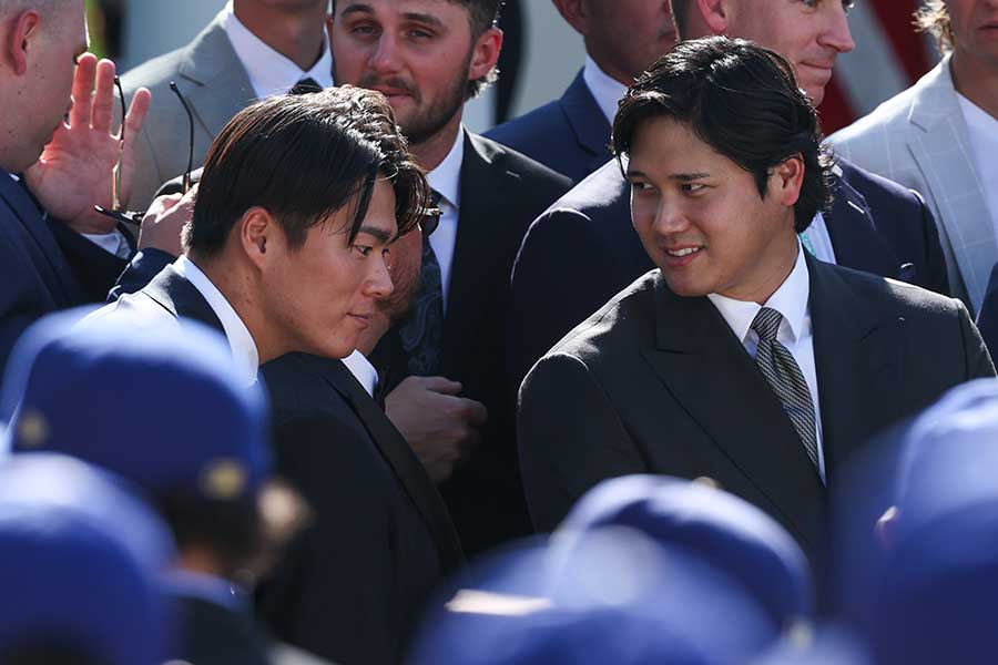 ホワイトハウスを訪問した大谷翔平（右）と山本由伸【写真：UPI/アフロ】