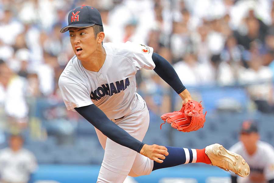 慶応戦で登板した横浜の織田翔希【写真:産経新聞社】