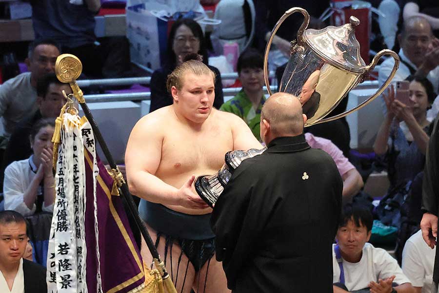 3回目の幕内最高優勝を果たした安青錦【写真:スポーツ報知/アフロ】