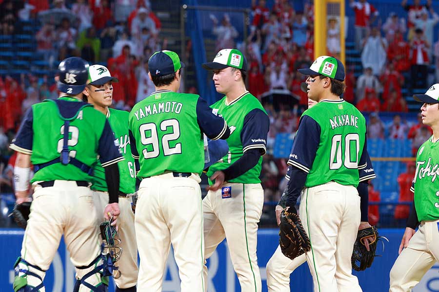 3位で前半戦を終えたヤクルト【写真：産経新聞社】