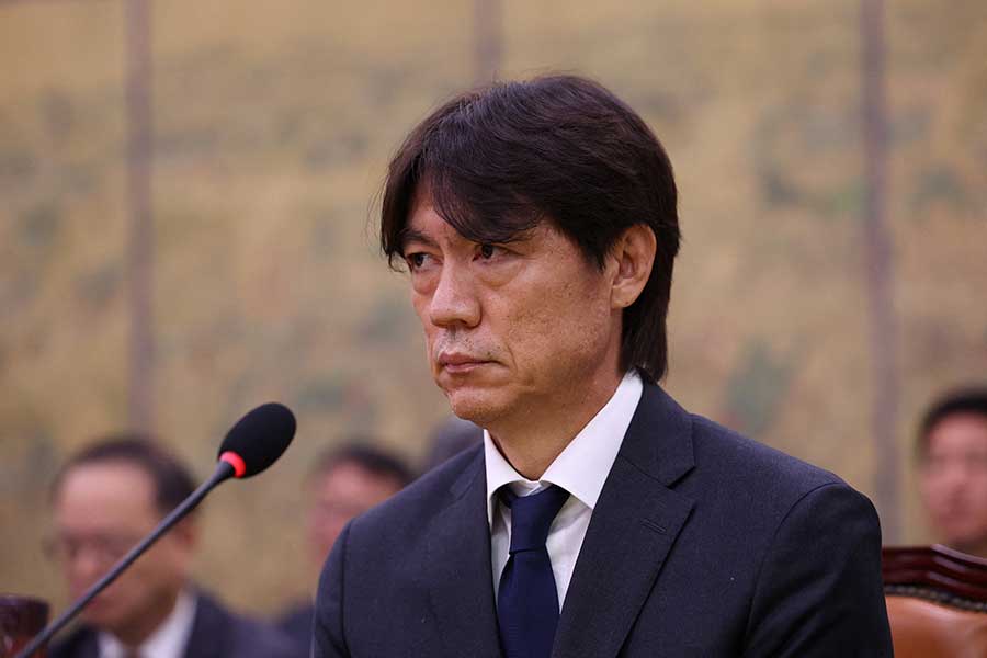 国会に登場したサッカー韓国のホン・ミョンボ前監督【写真：ロイター】