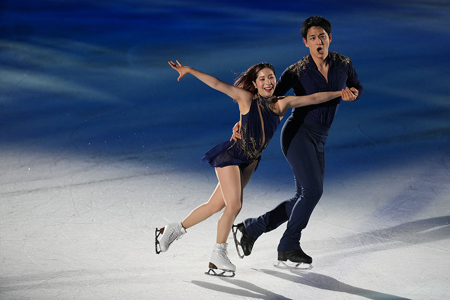 公開リハーサルで演技した三浦璃来さん(左)と木原龍一さん【写真:井上学】