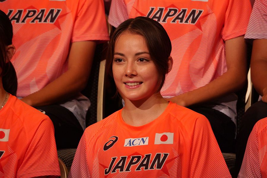 陸上のU20世界選手権の結団式に登壇した女子中距離のドルーリー朱瑛里【写真:上田悠太】