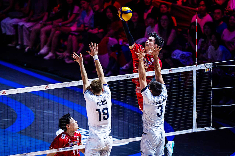 スロベニアに1-3で敗れた日本代表【写真:Volleyball World提供】