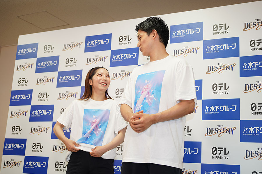 和やかな雰囲気で話す三浦さん(左)と木原さん【写真:澤田直人】
