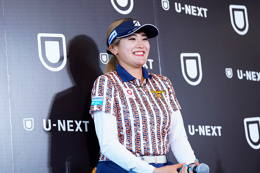 凱旋帰国し、記者会見に出席した桑木志帆【写真:増田美咲】