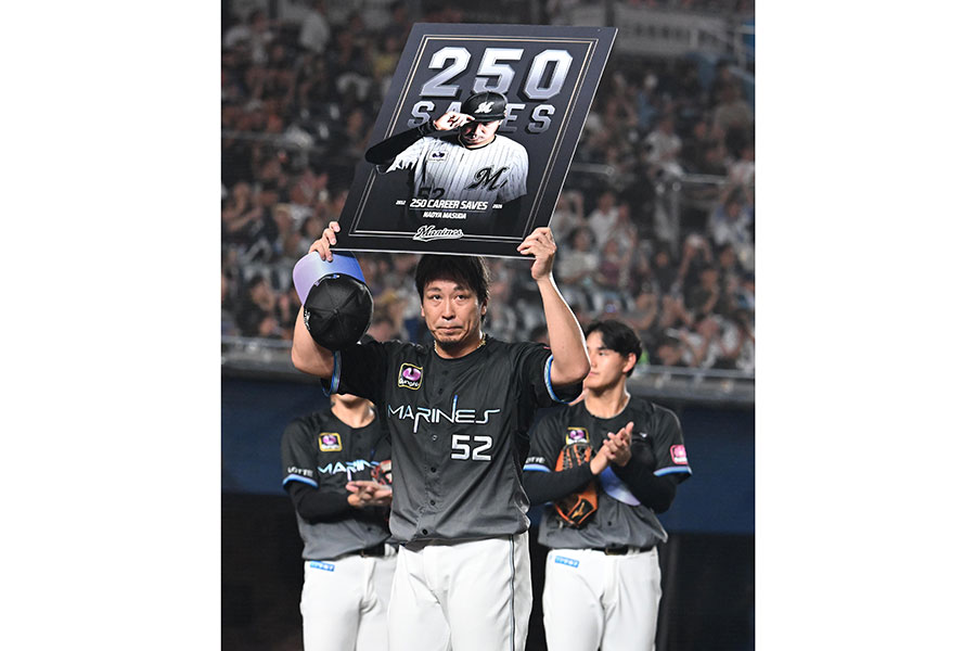 史上5人目となる通算250セーブを達成したロッテの益田直也【写真:産経新聞社】