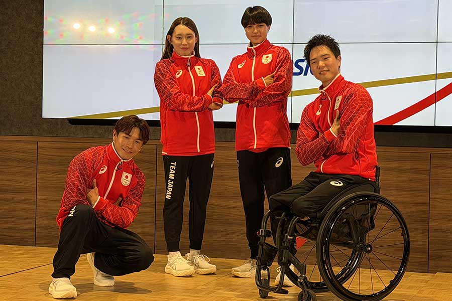 名古屋アジア・アジアパラ大会の日本代表オフィシャルスポーツウェア発表会に登壇した左から半井重幸、福田果音、小松屋恋、鳥海連志【写真：上田悠太 】