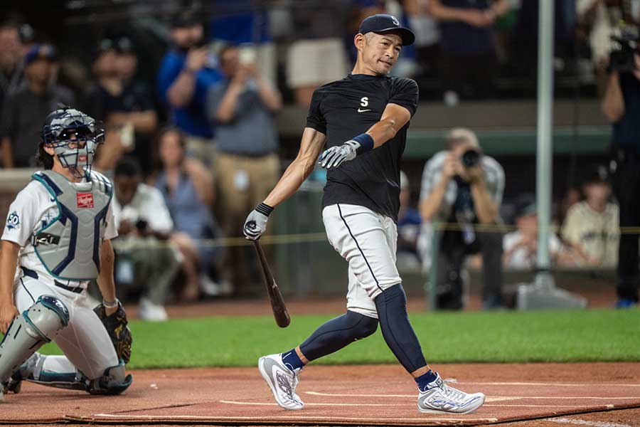 OB本塁打競争に参加したイチロー氏【写真:AP/アフロ】