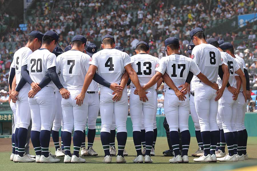 横浜と対戦した沖縄尚学ナイン【写真：産経新聞社】
