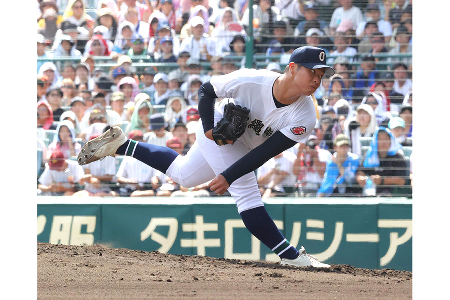 力投した沖縄尚学エース・末吉良丞【写真:スポーツ報知/アフロ】