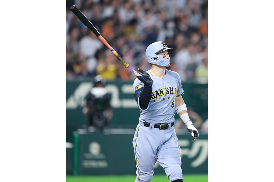 巨人戦で衝撃の一発を放った阪神の佐藤輝明【写真：産経新聞社】
