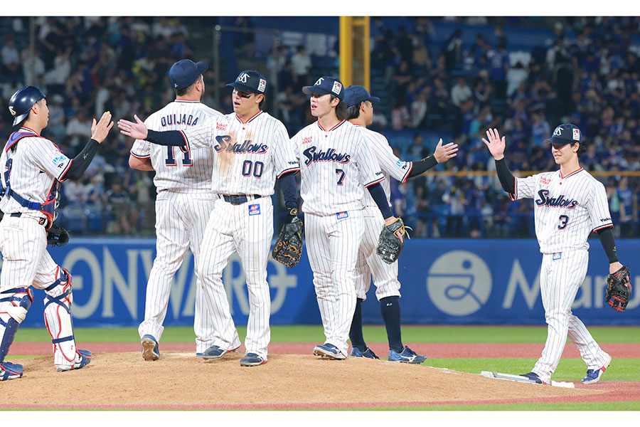 ヤクルトはDeNA戦（神宮）の始球式に人気女子レスラーが登場すると発表した【写真：産経新聞社】