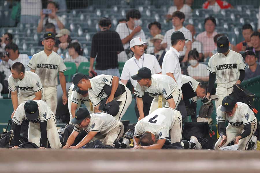 2回戦で敗れた松商学園ナイン【写真:スポーツ報知/アフロ】