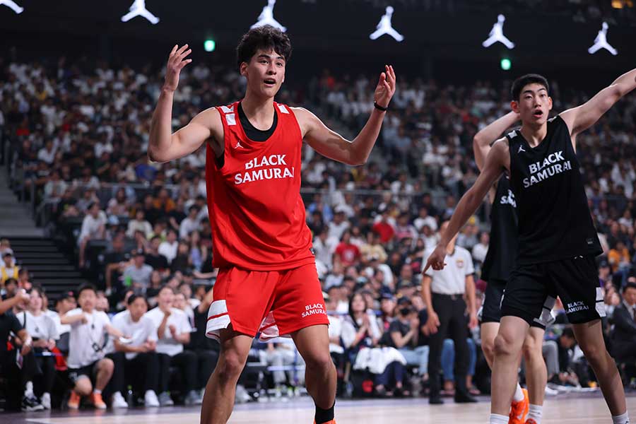 BLACK SAMURAI SUMMITで最多得点&リバウンドをマークした恒岡ケイマン(左)【(C)BLACK SAMURAI 2026】