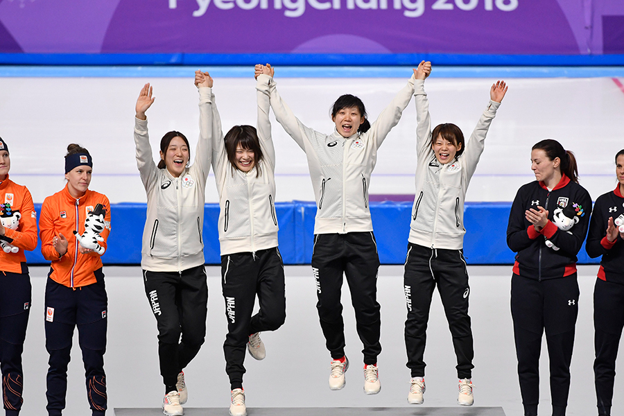 2018年平昌五輪の女子団体パシュートで金メダルを獲得した【写真:アフロ】