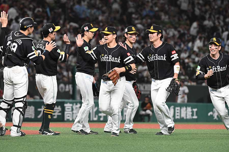 ソフトバンク選手ら【写真:産経新聞社】