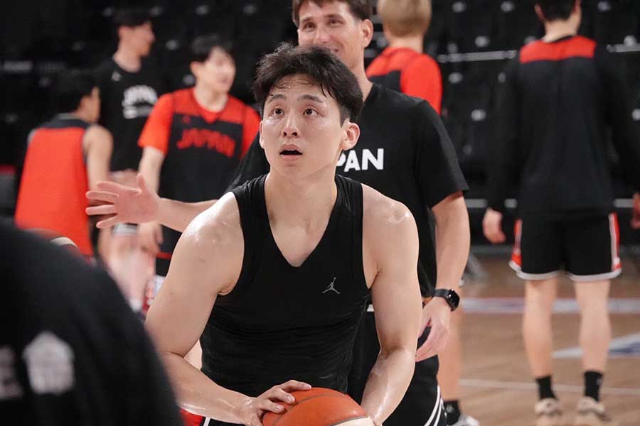 韓国戦前日練習に参加した河村勇輝【写真:鉾久真大】