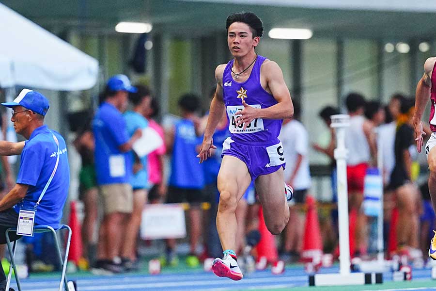 レース後のミックスゾーンではフェルマーについて熱弁した【写真:荒川祐史】