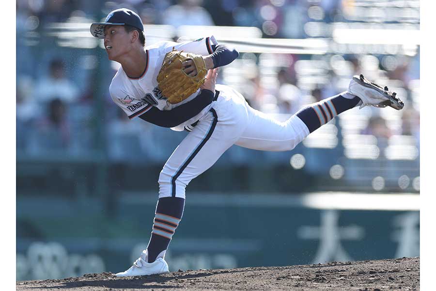 天理戦に先発した高川学園の木下瑛二【写真:産経新聞社】