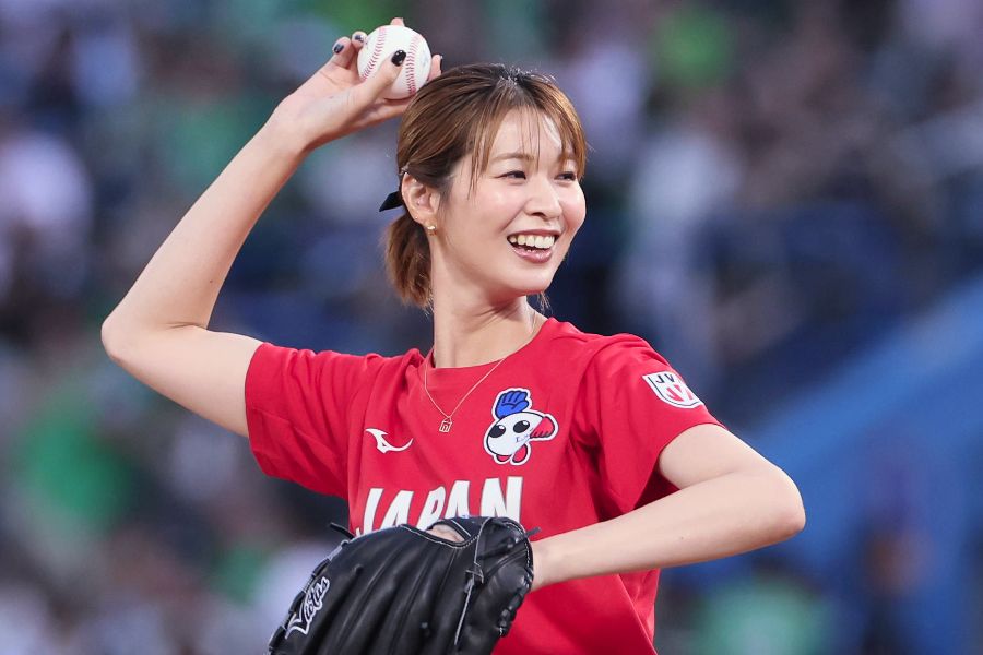 始球式に登板した木村沙織さん【写真：産経新聞社】