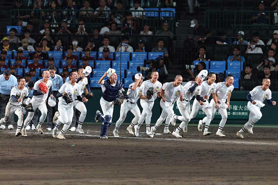 佐野日大ナイン【写真:スポーツ報知/アフロ】