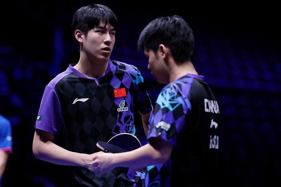 男子ダブルスで準々決勝敗退を喫した温瑞博(左)と林詩棟【写真:VCG/アフロ】