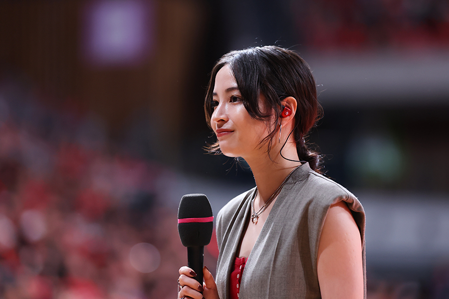 日本代表の試合をレポートした広瀬すず【写真:長田洋平/アフロスポーツ】