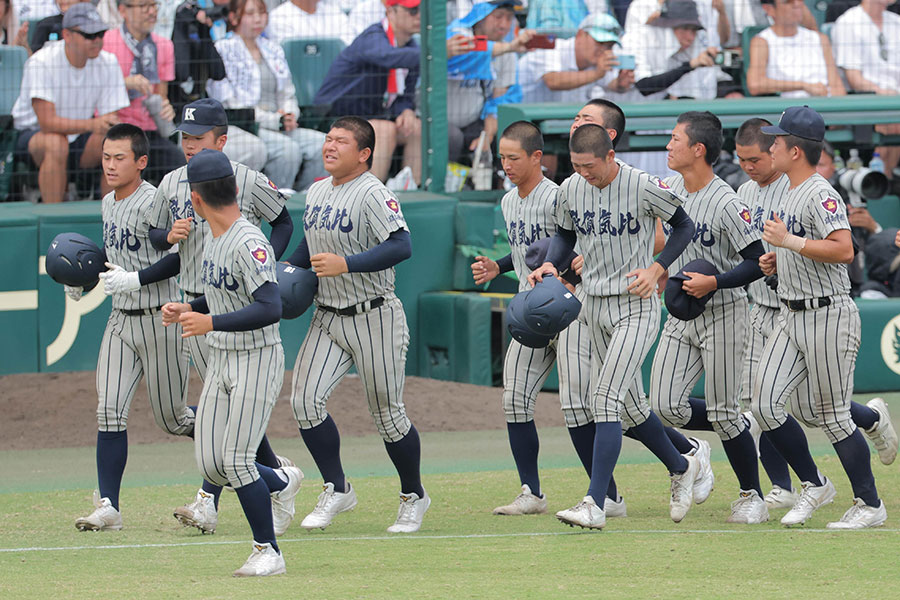 敗れた敦賀気比ナイン【写真：スポーツ報知/アフロ】