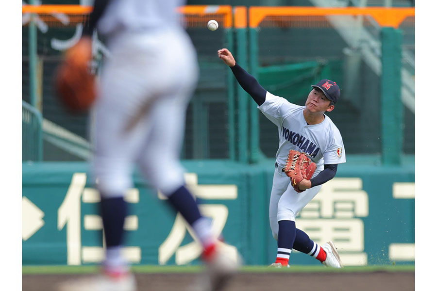 失点を阻止した横浜・【写真:産経新聞社】江坂佳史