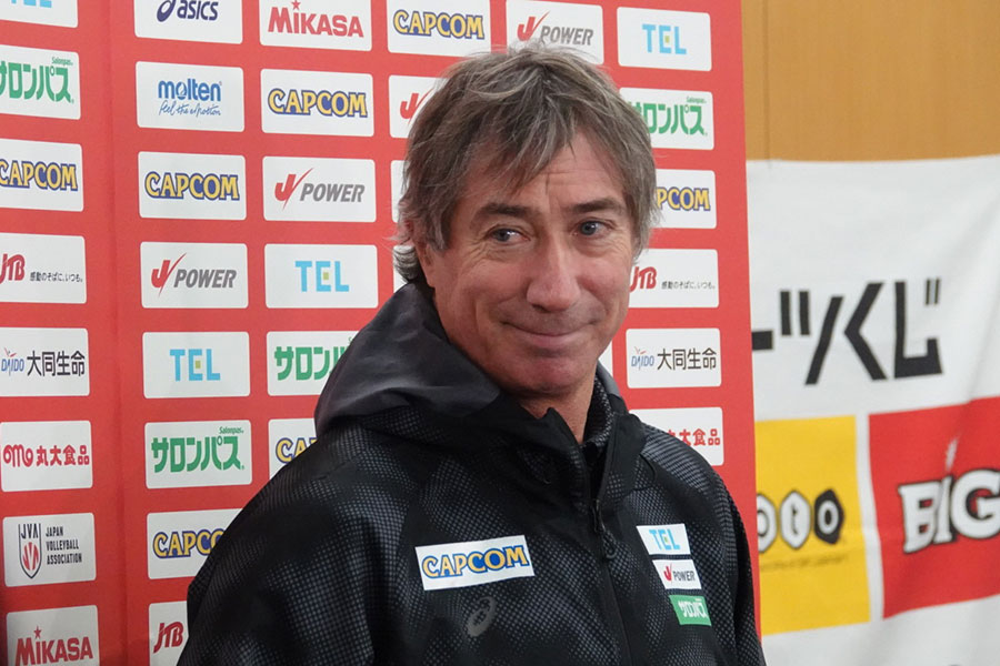 取材に応じたロラン・ティリ監督【写真:鉾久真大】