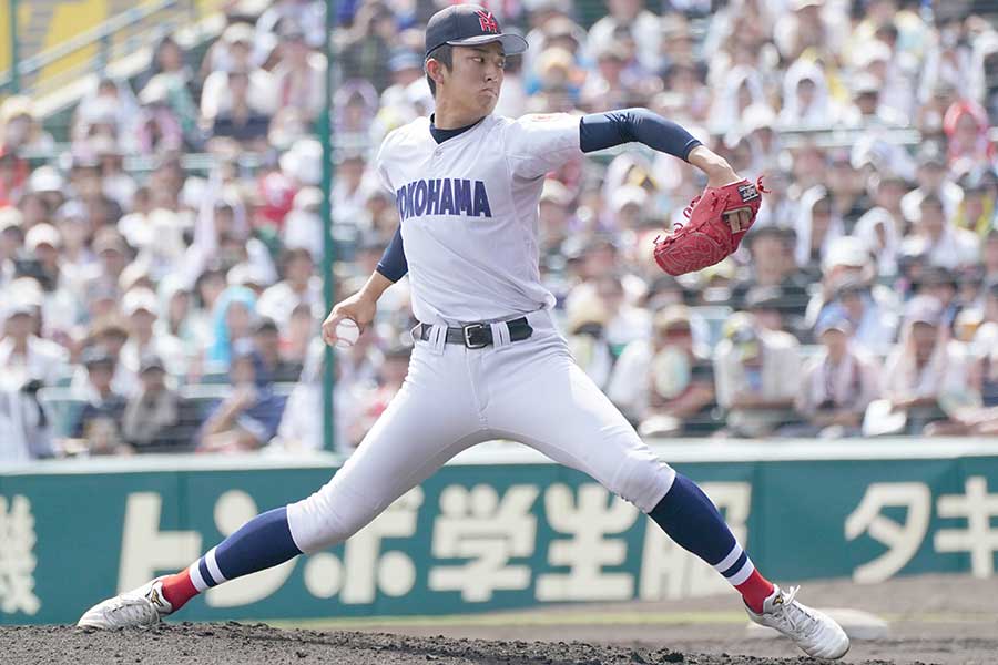 花巻東戦に先発登板した横浜・織田翔希【写真:産経新聞社】