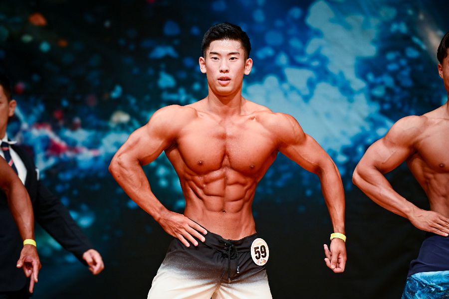 メンズフィジーク176センチ以下級で優勝した山田晃義【写真:中戸川知世】