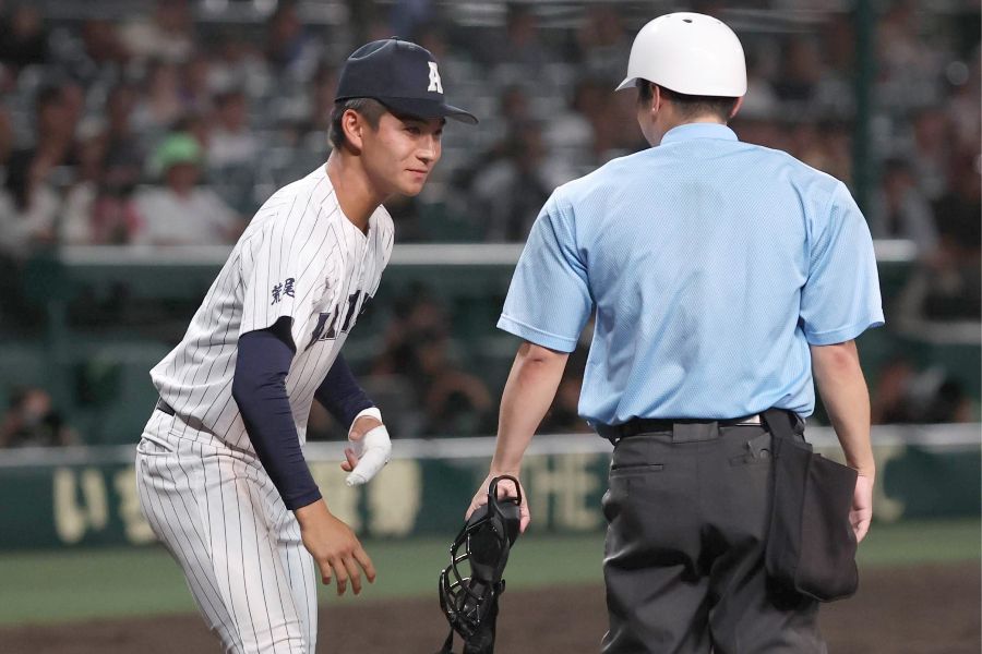 負傷した左手を包帯で巻いている工修哉【写真：スポーツ報知/アフロ】
