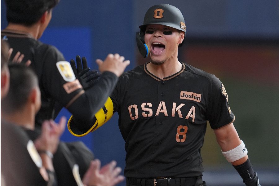 29号ソロを放った阪神の佐藤輝明【写真:産経新聞社】