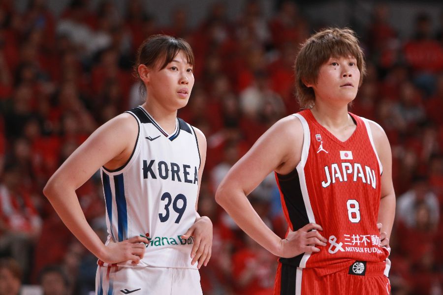 高田(右)と堂々と渡り合ったホン・ユスン【写真:羽鳥慶太】