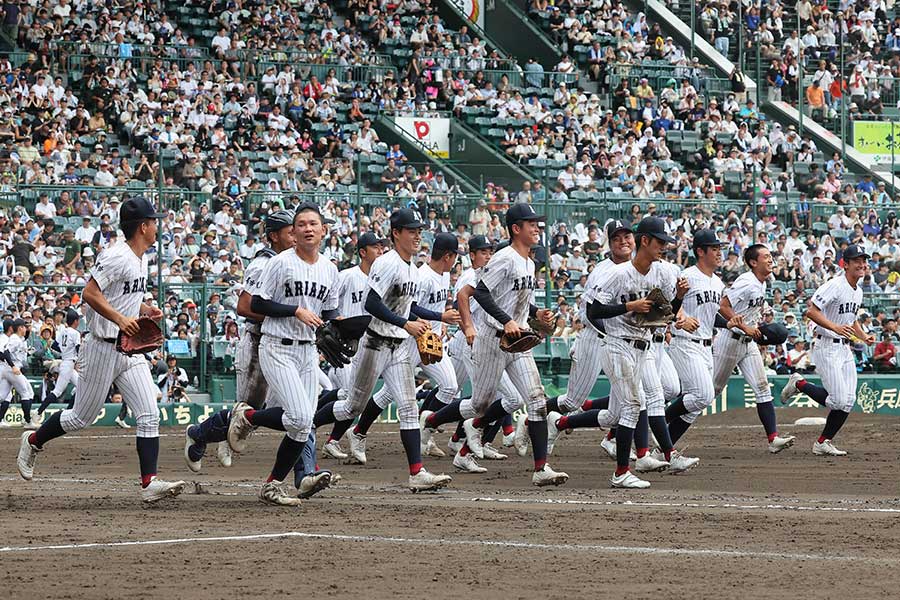 夏の甲子園で8強入りを果たした有明ナイン【写真：スポーツ報知/アフロ】