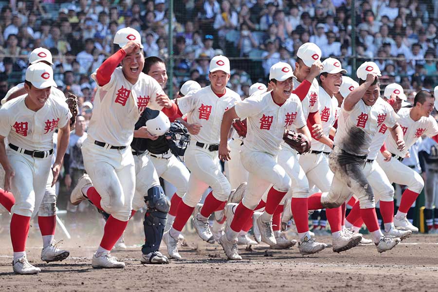 横浜に7-1で勝利した智弁和歌山ナイン【写真：スポーツ報知/アフロ】
