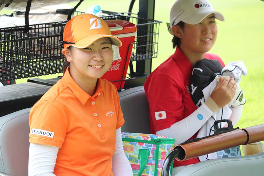 ゴルフ歴5年で優勝争いを演じた近重怜奈（左）。右は後藤あい【写真：柳田通斉】