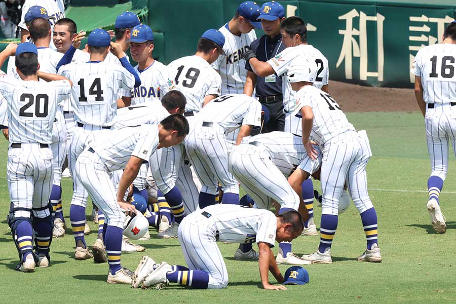 智弁和歌山に敗れた健大高崎【写真：産経新聞社】
