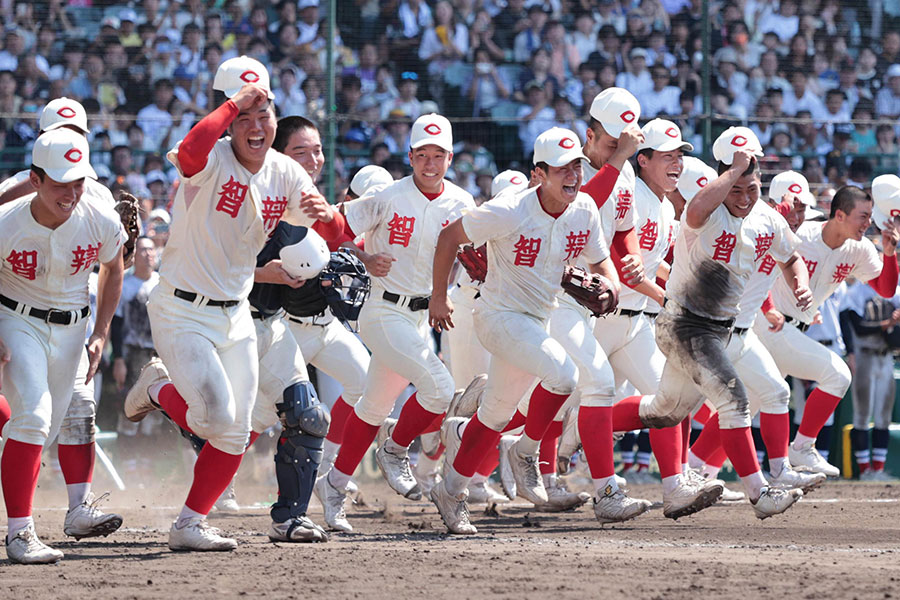 優勝した智弁和歌山【写真:スポーツ報知/アフロ】