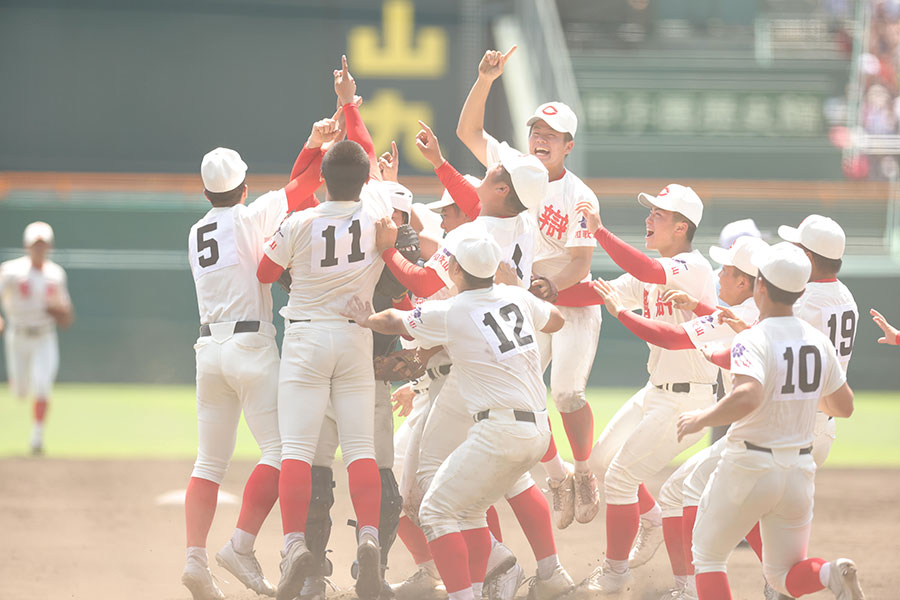 優勝した智弁和歌山【写真:スポーツ報知/アフロ】