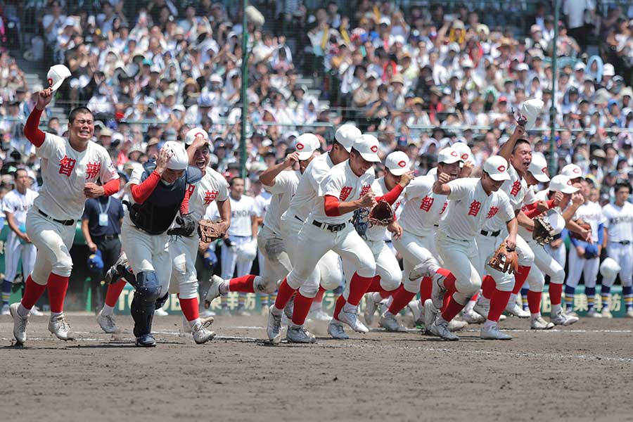 優勝した智弁和歌山【写真:スポーツ報知/アフロ】