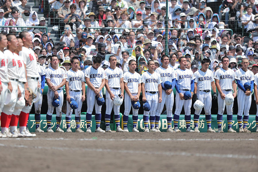 敗れた健大高崎ナイン【写真:スポーツ報知/アフロ】